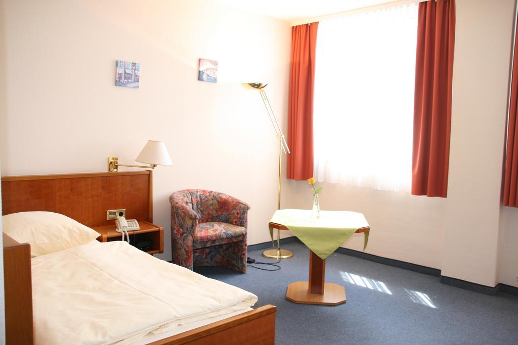Atrium Hotel Crimmitschau Стая снимка